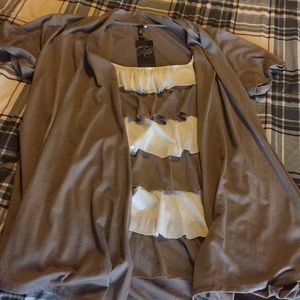 Short sleeve tan& white top